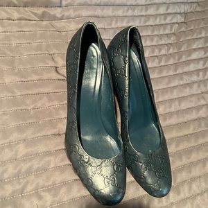 Gucci blue leather heels